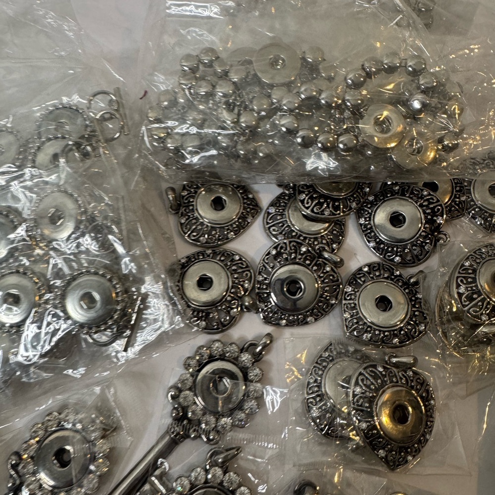 (50)Elegant Silver Decorative Accents GingerSnap Button Accessories/ No Buttons